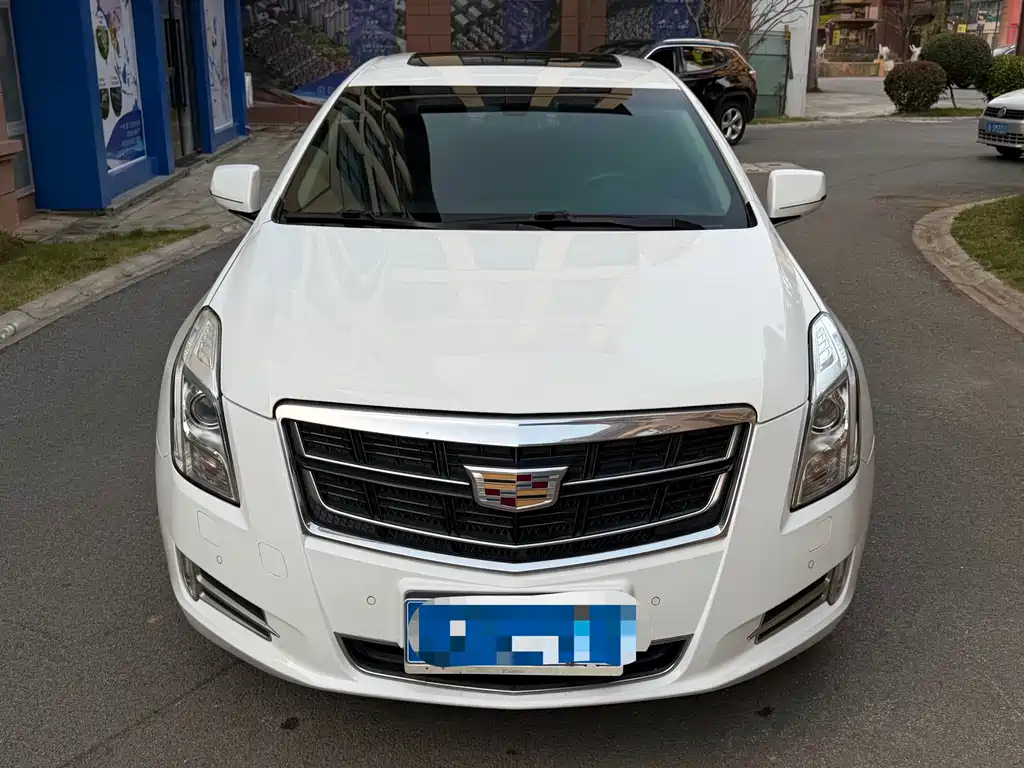 CADILLAC XTS
