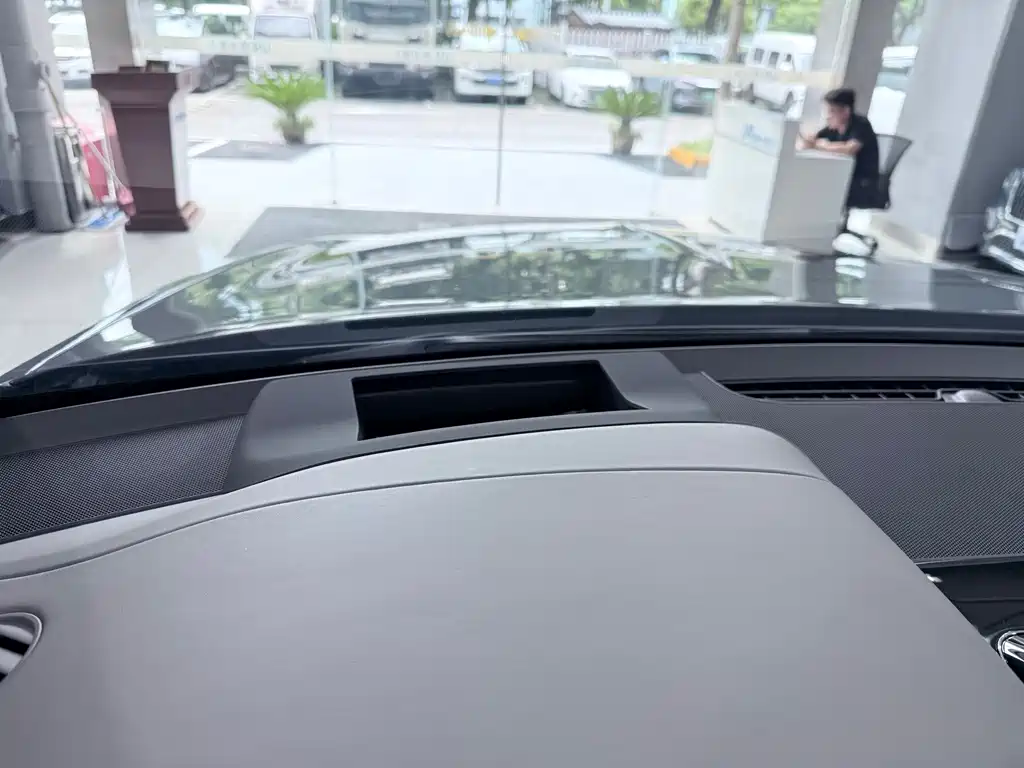 Bentley Bentayga — миниатюра 16