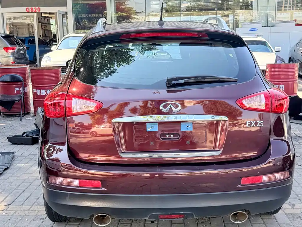 Infiniti EX — миниатюра 18