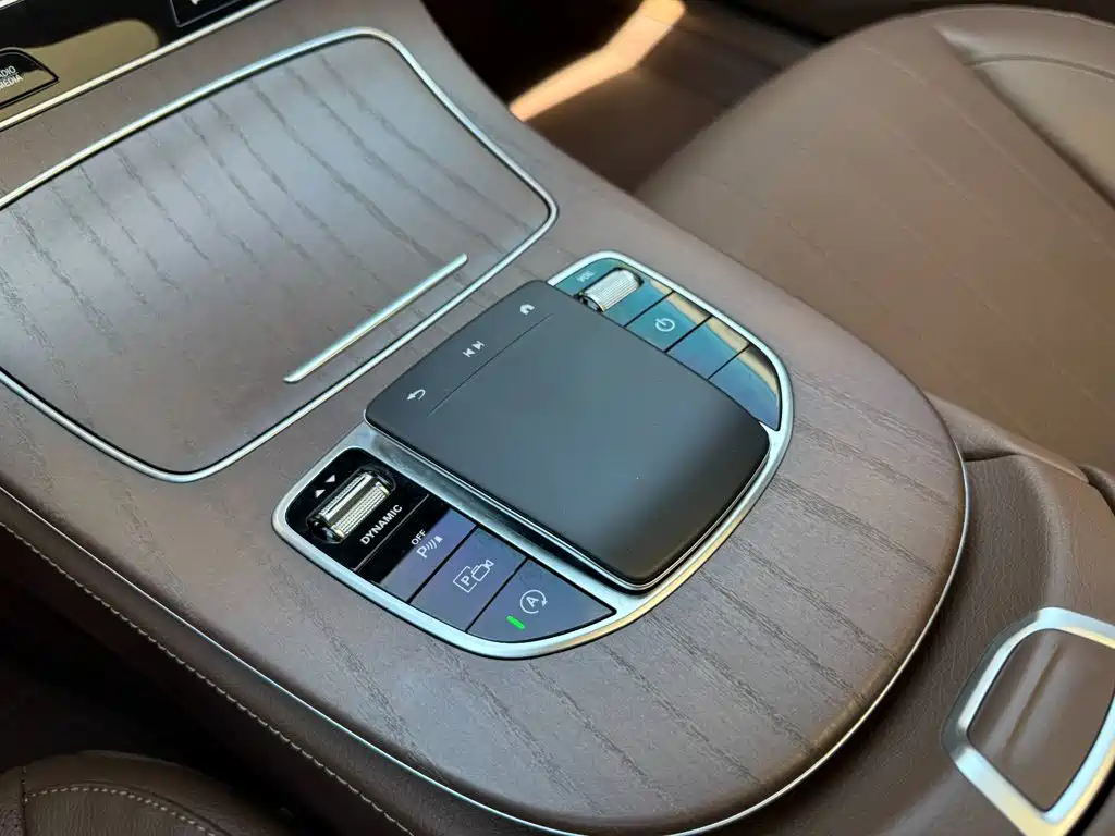 Mercedes-Benz E-Class — миниатюра 10
