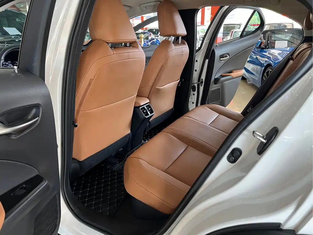 Lexus UX — миниатюра 8