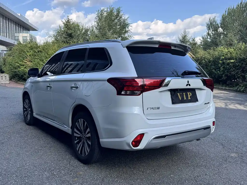 Mitsubishi Outlander — миниатюра 4