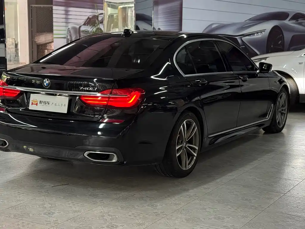 BMW 7 Series — миниатюра 9