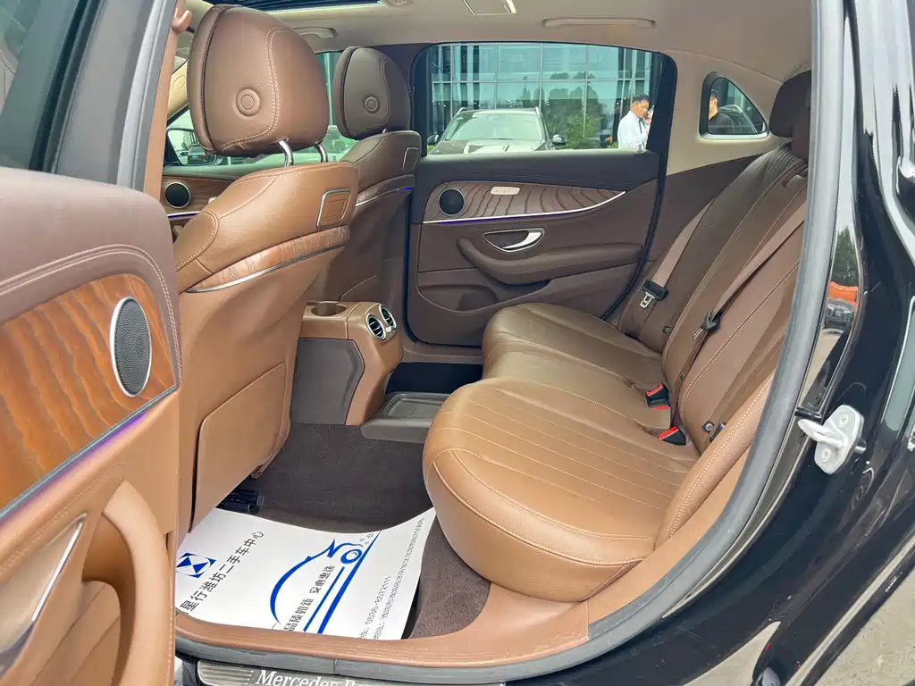 Mercedes-Benz E-Class — миниатюра 10