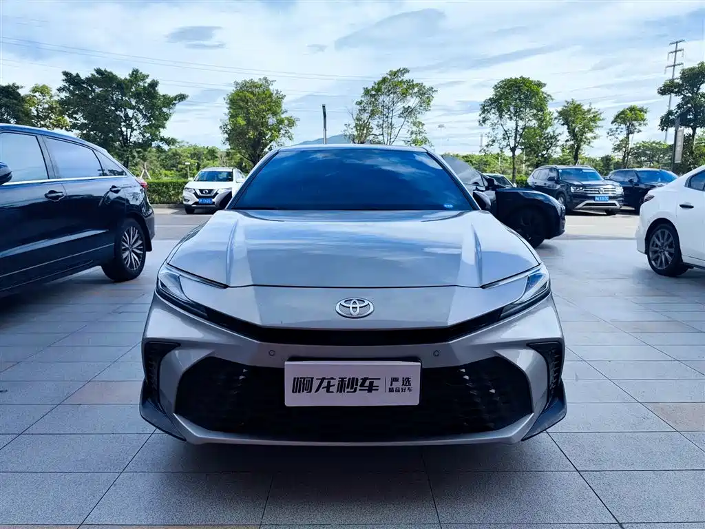 Toyota Camry — миниатюра 2