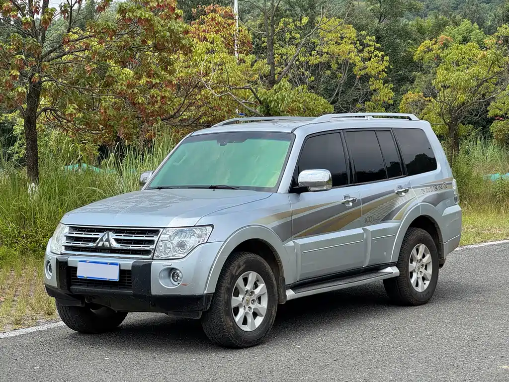 Mitsubishi Pajero (Import)