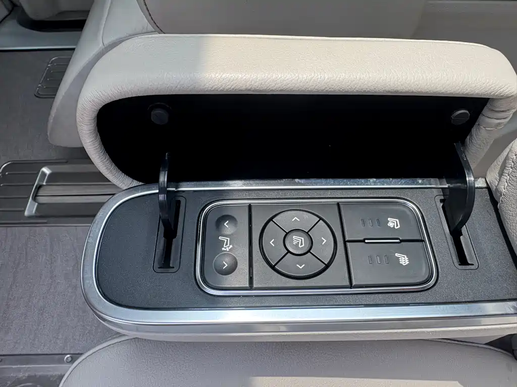 GAC M8 2018 320T Luxury