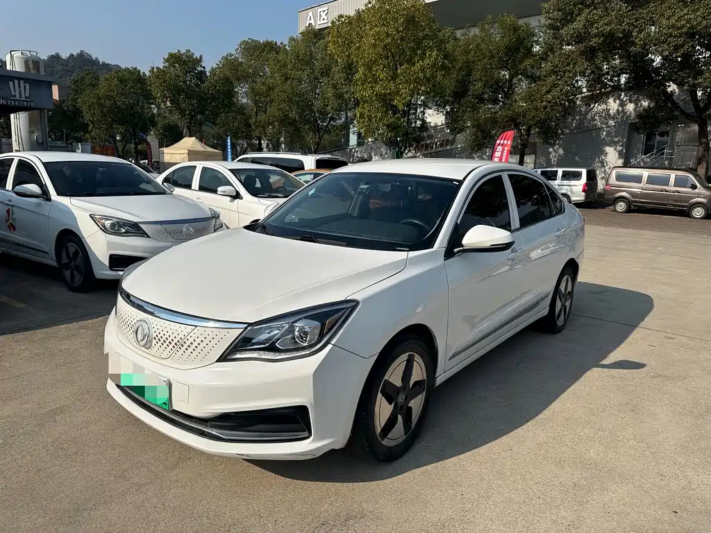 DONGFENG E70