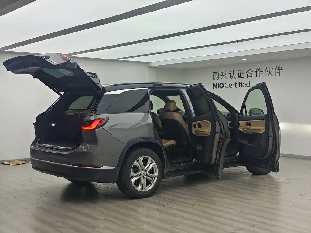 NIO ES8 2020 580KM мест