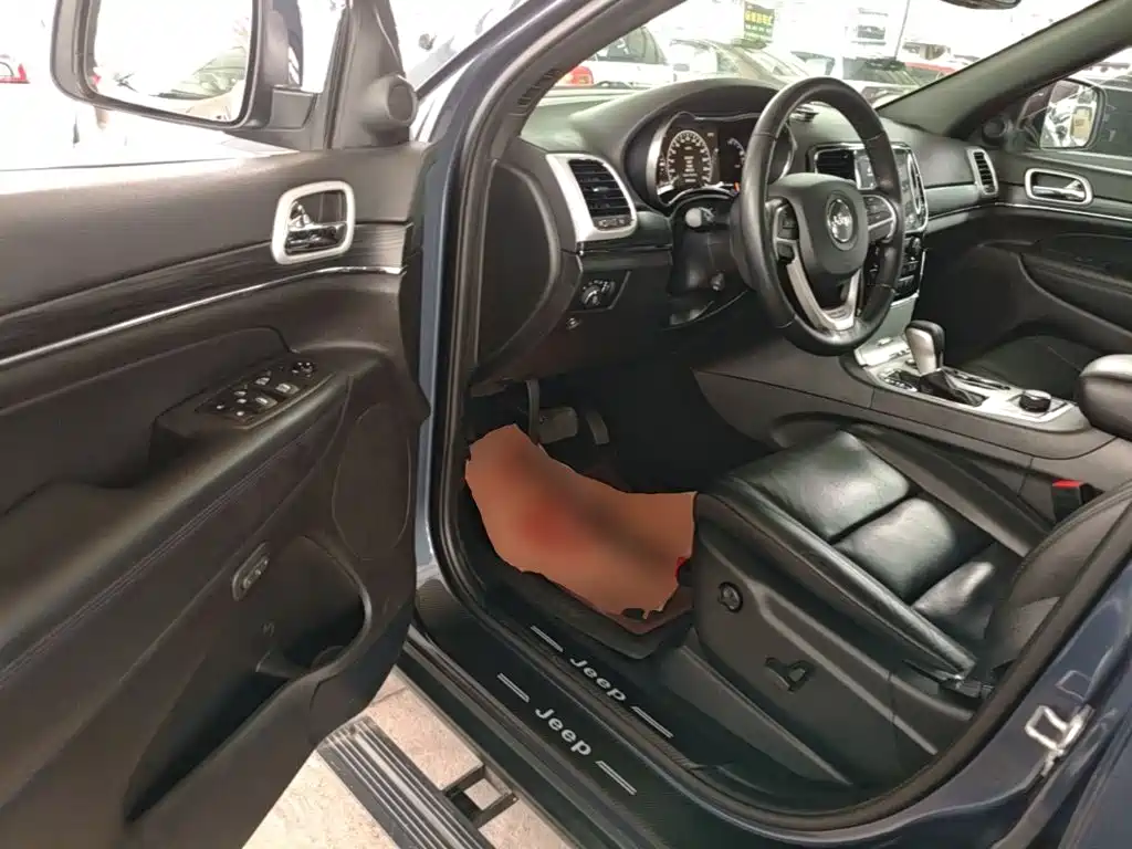 Jeep Grand Cherokee (Import) — миниатюра 16