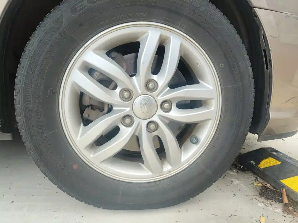 Hyundai Elantra — миниатюра 8