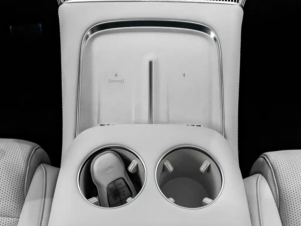 XPeng X9 — миниатюра 22