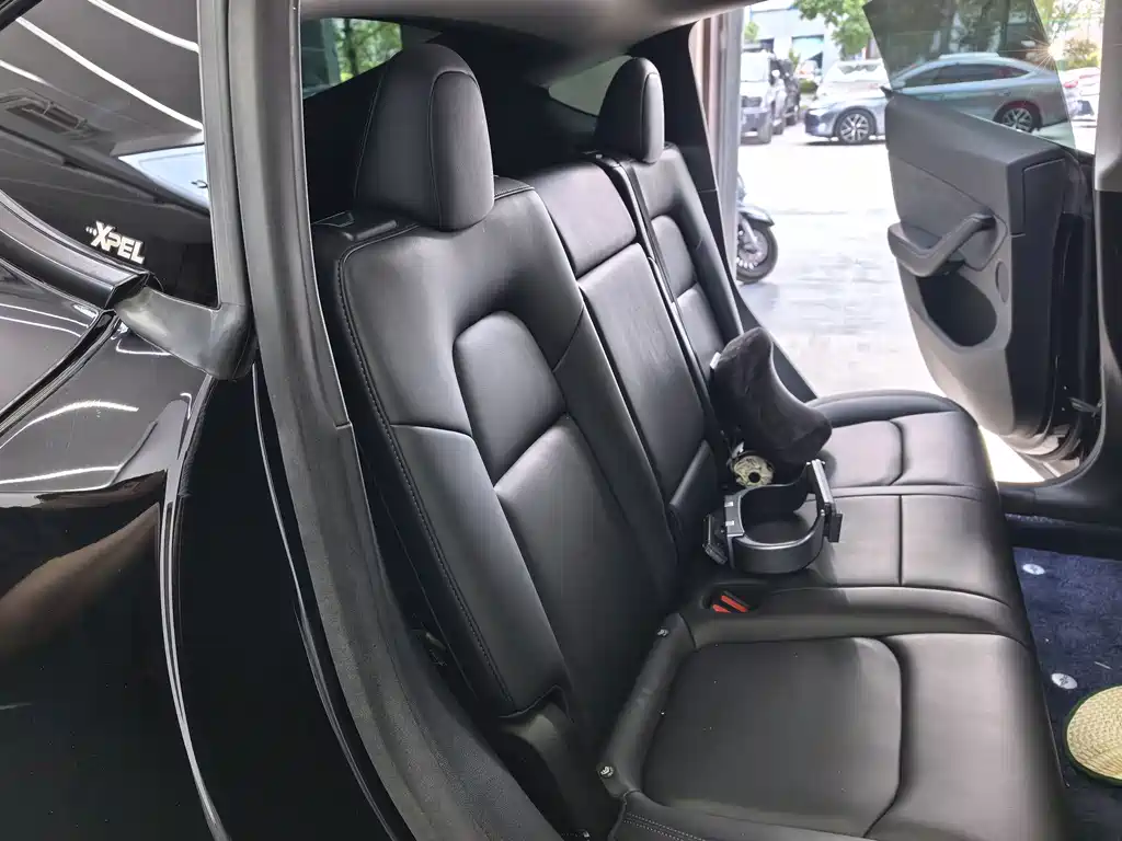 Tesla Model Y — миниатюра 14