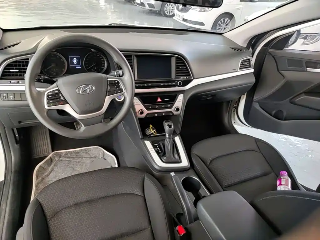 Hyundai Elantra — миниатюра 10
