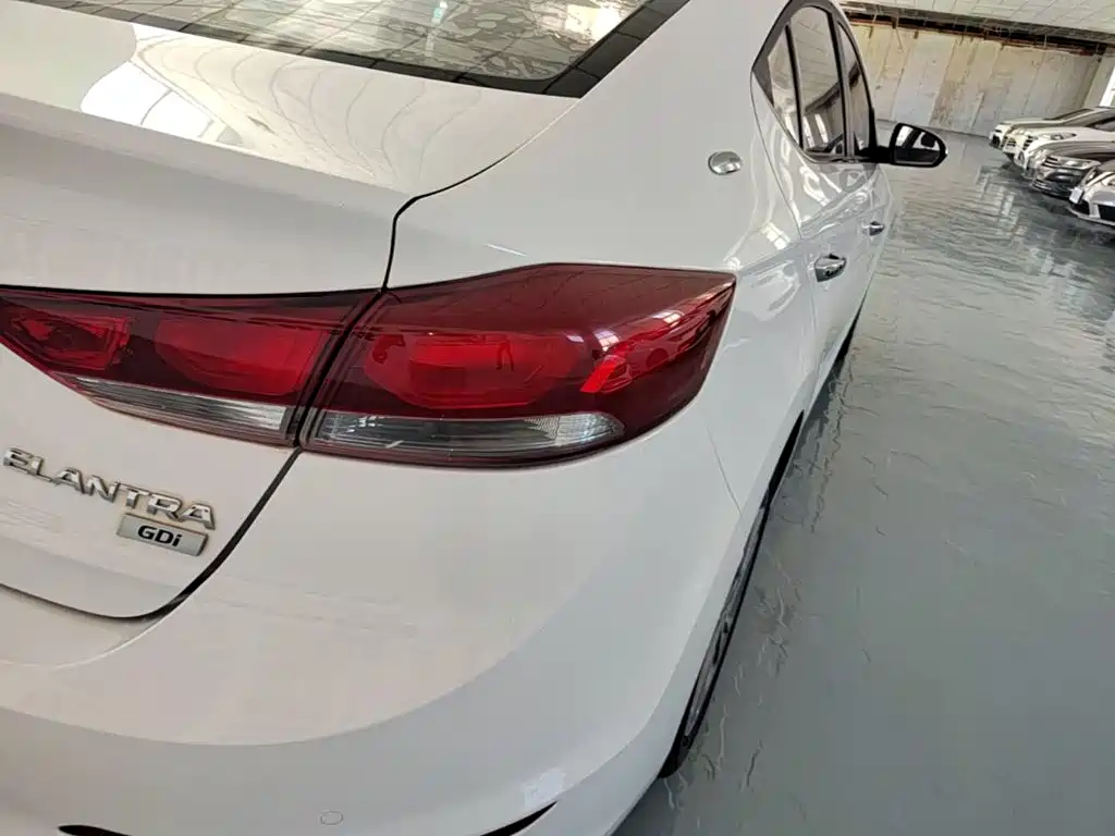 Hyundai Elantra — миниатюра 8