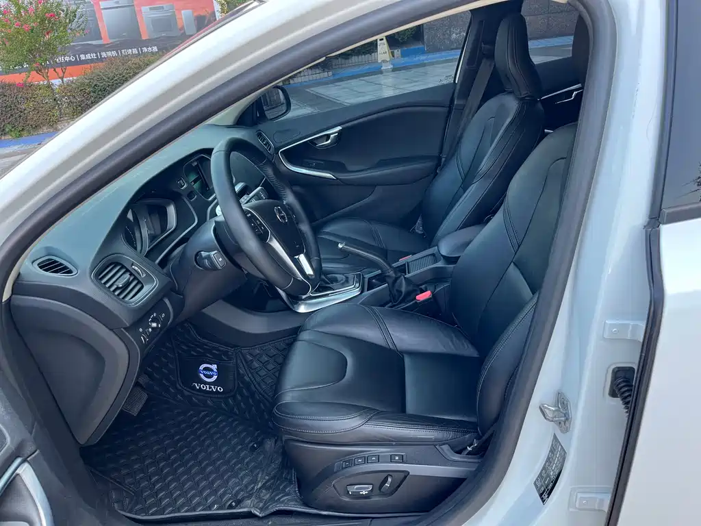 Volvo V40 — миниатюра 12