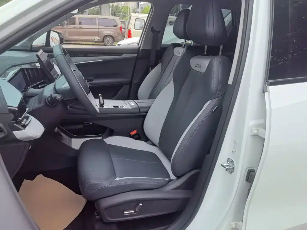 Geely Boyue L — миниатюра 15