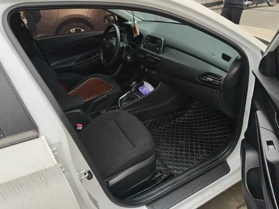 Hyundai Elantra — миниатюра 8