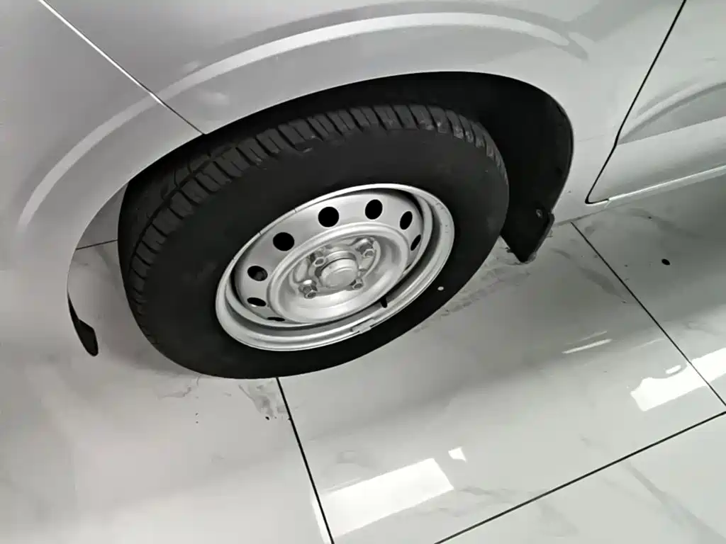 Wuling Hongguang V — миниатюра 23