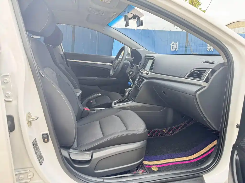 Hyundai Elantra — миниатюра 8