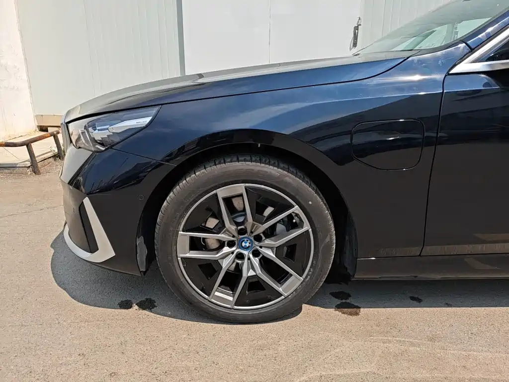 BMW i5 2024 eDrive 35L Luxury