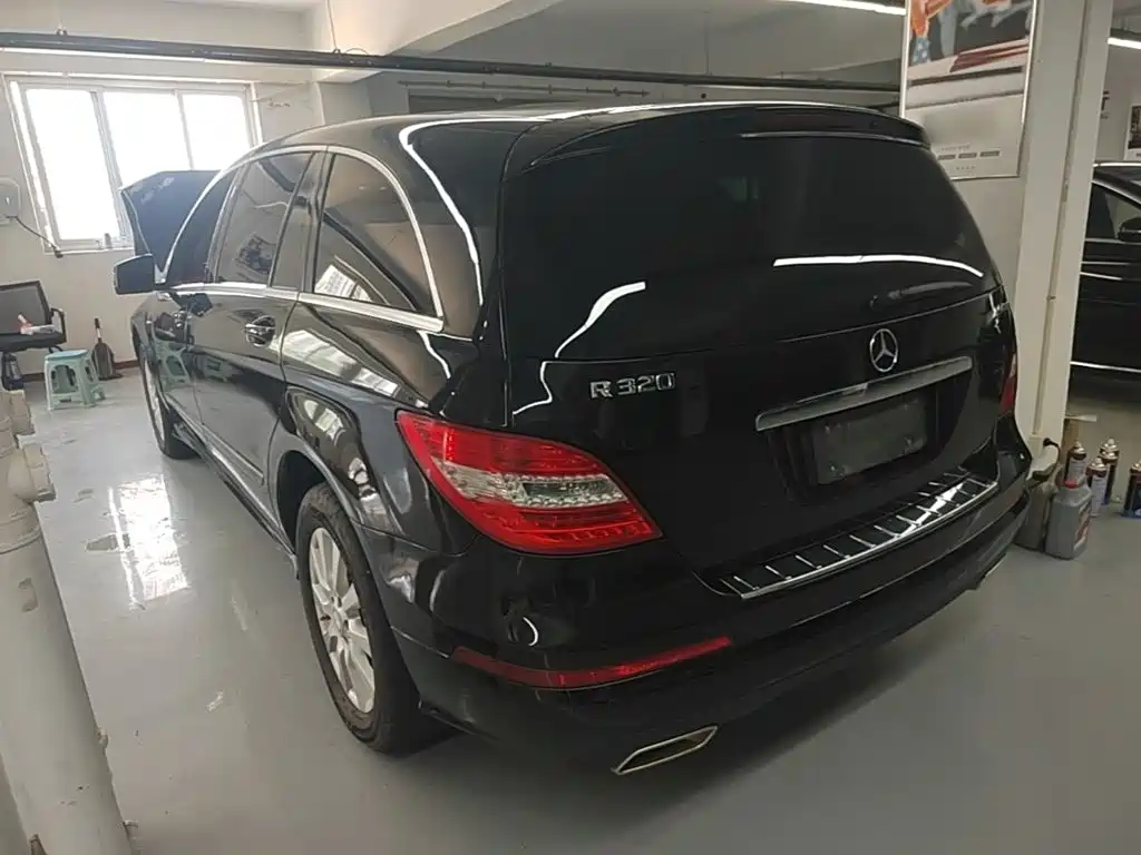 Mercedes-Benz R 2017 R 320 4MATIC