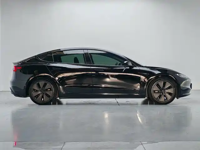 Tesla Model 3 — миниатюра 7