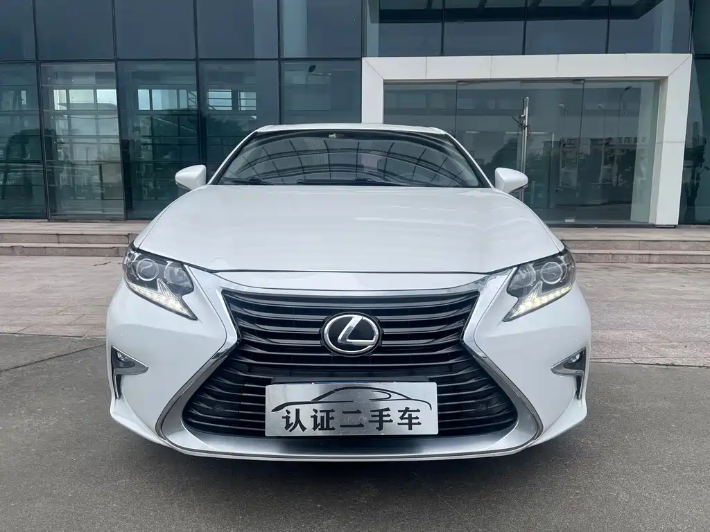 Lexus ES — миниатюра 2