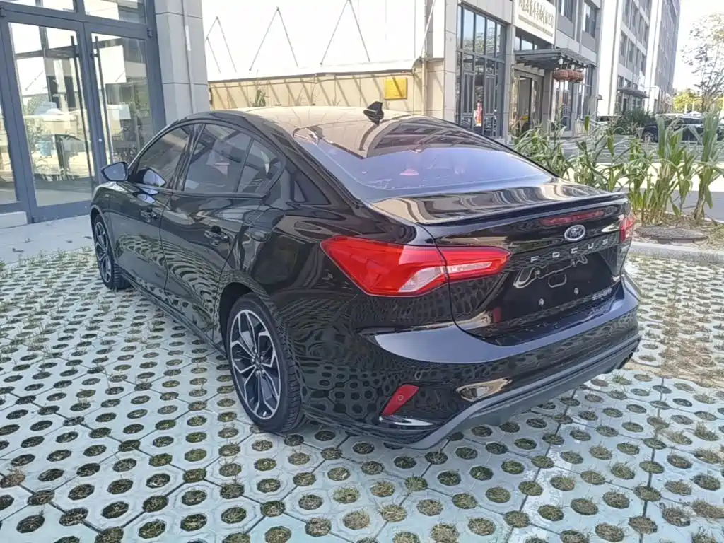 Ford Focus — миниатюра 5
