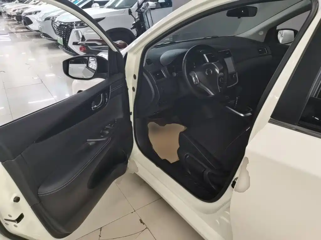 Nissan Tiida — миниатюра 16