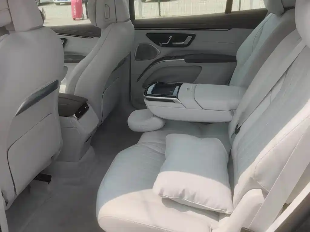 Mercedes-Benz EQS SUV — миниатюра 8