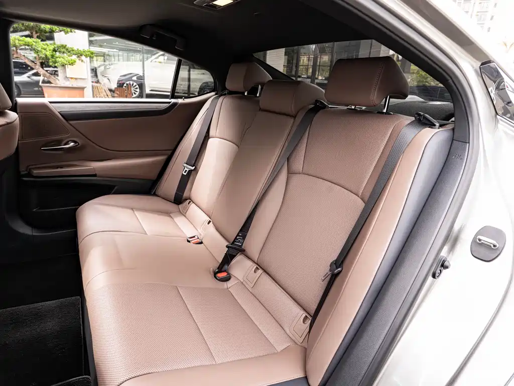 Lexus ES — миниатюра 12