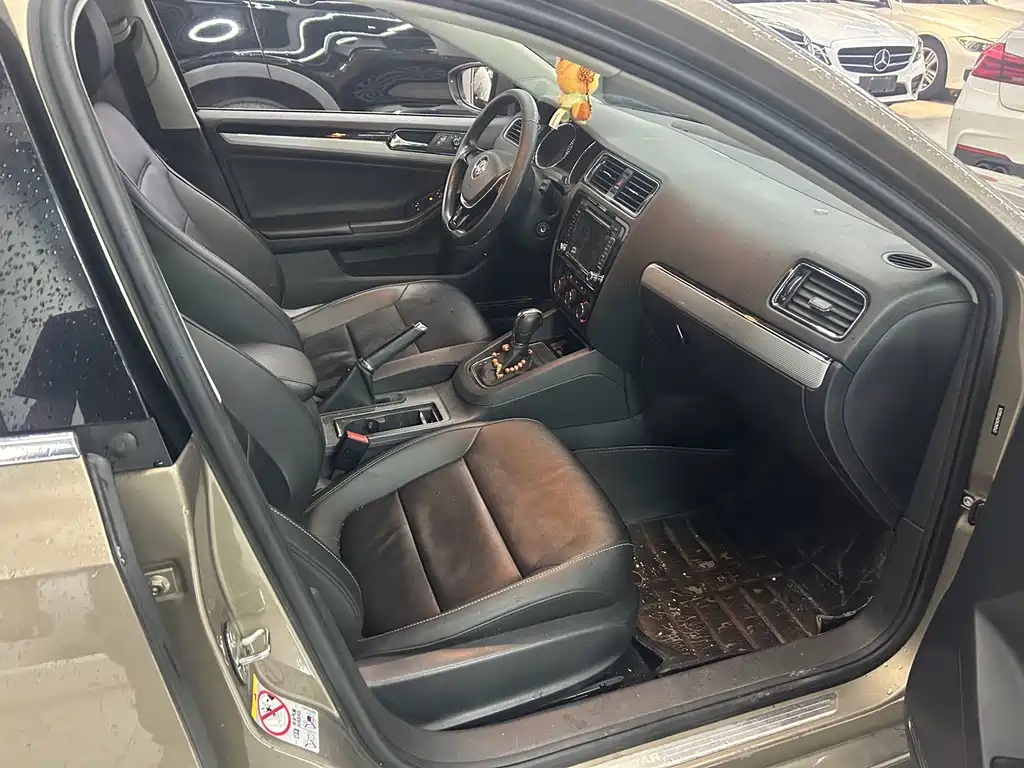 Volkswagen Sagitar — миниатюра 4