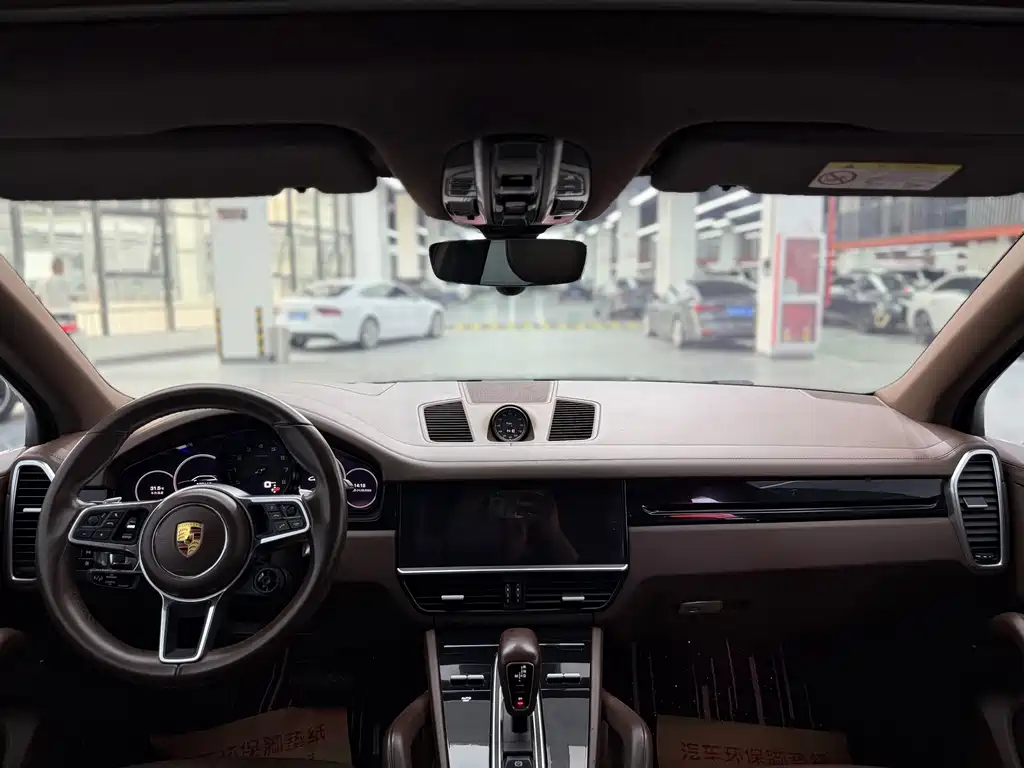Porsche Cayenne — миниатюра 7