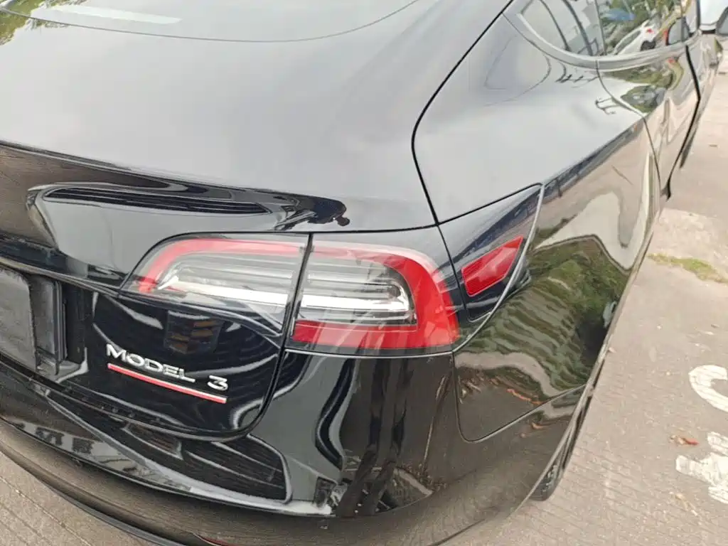 Tesla Model 3 — миниатюра 8