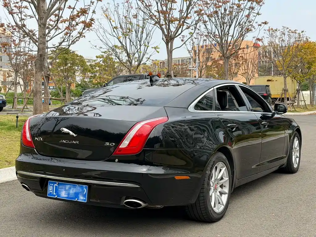 Jaguar XJ — миниатюра 4