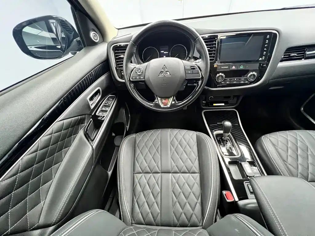 Mitsubishi Outlander — миниатюра 10