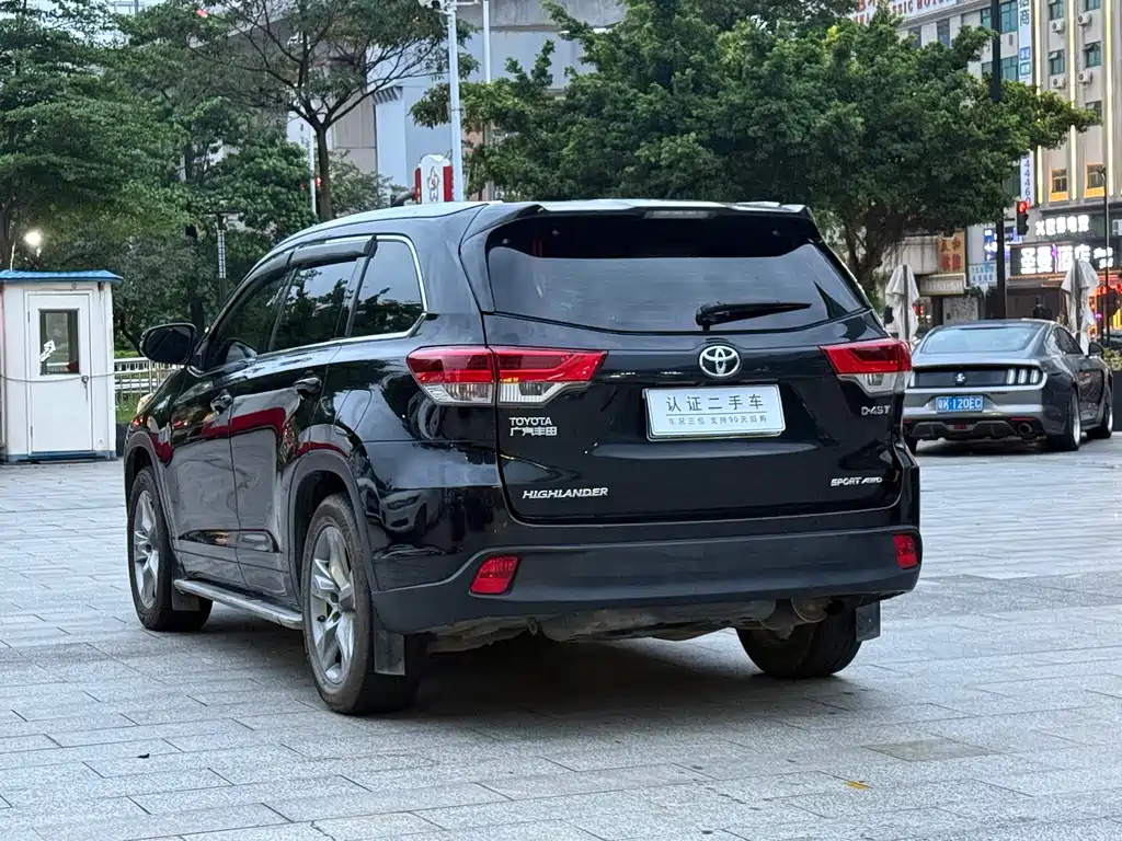Toyota Highlander 2018 2.0T Luxury 7 мест V