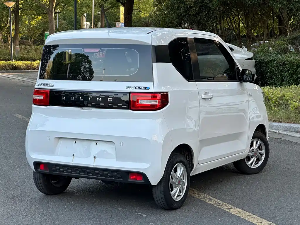 Wuling MINIEV — миниатюра 6