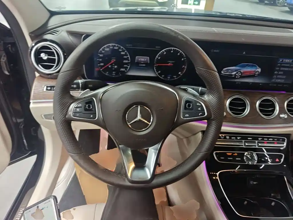 Mercedes-Benz E-Class — миниатюра 11