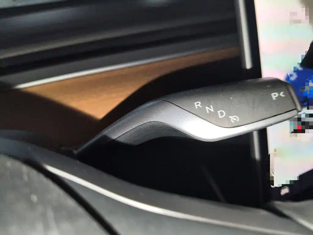 Tesla Model 3 — миниатюра 7