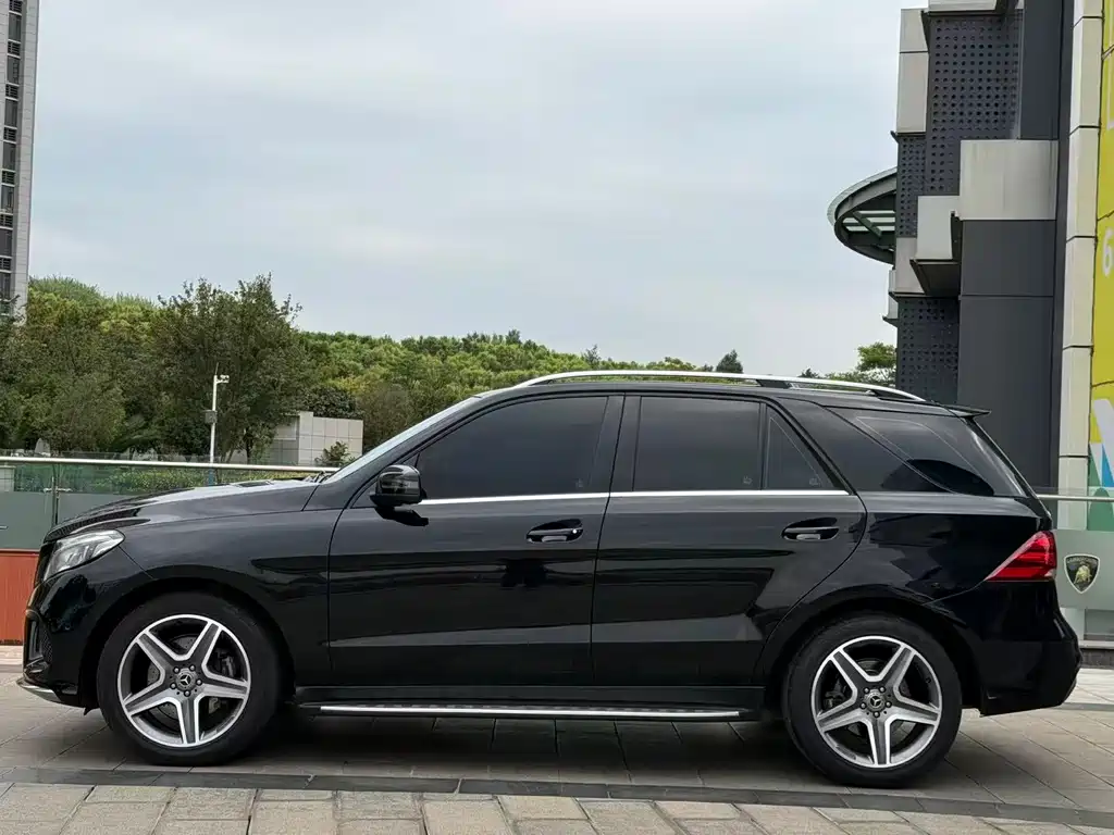 Mercedes-Benz GLE (Import) — миниатюра 22