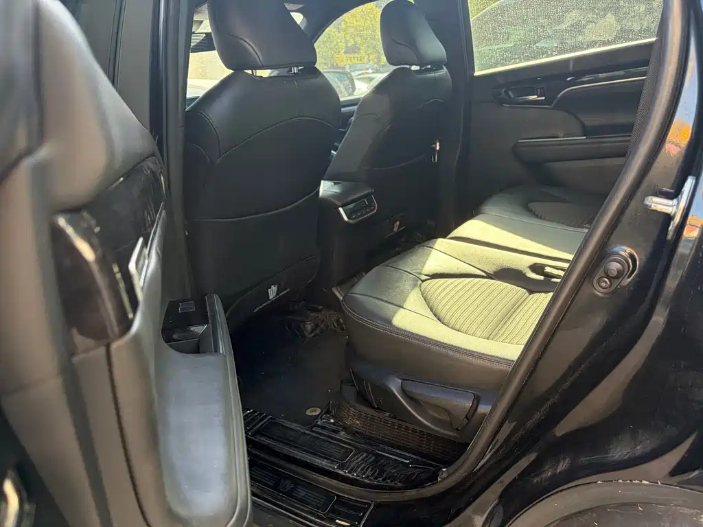 Toyota Crown Kluger — миниатюра 8