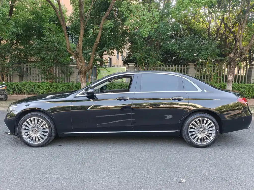 Mercedes-Benz E-Class — миниатюра 5