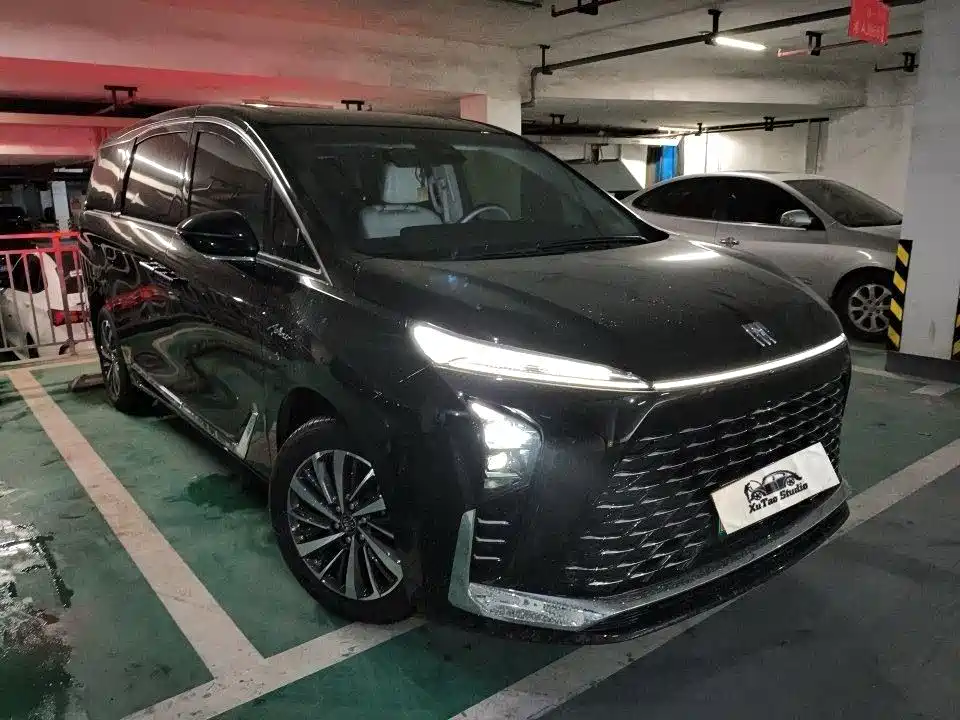 Buick GL8 Hybrid 2025