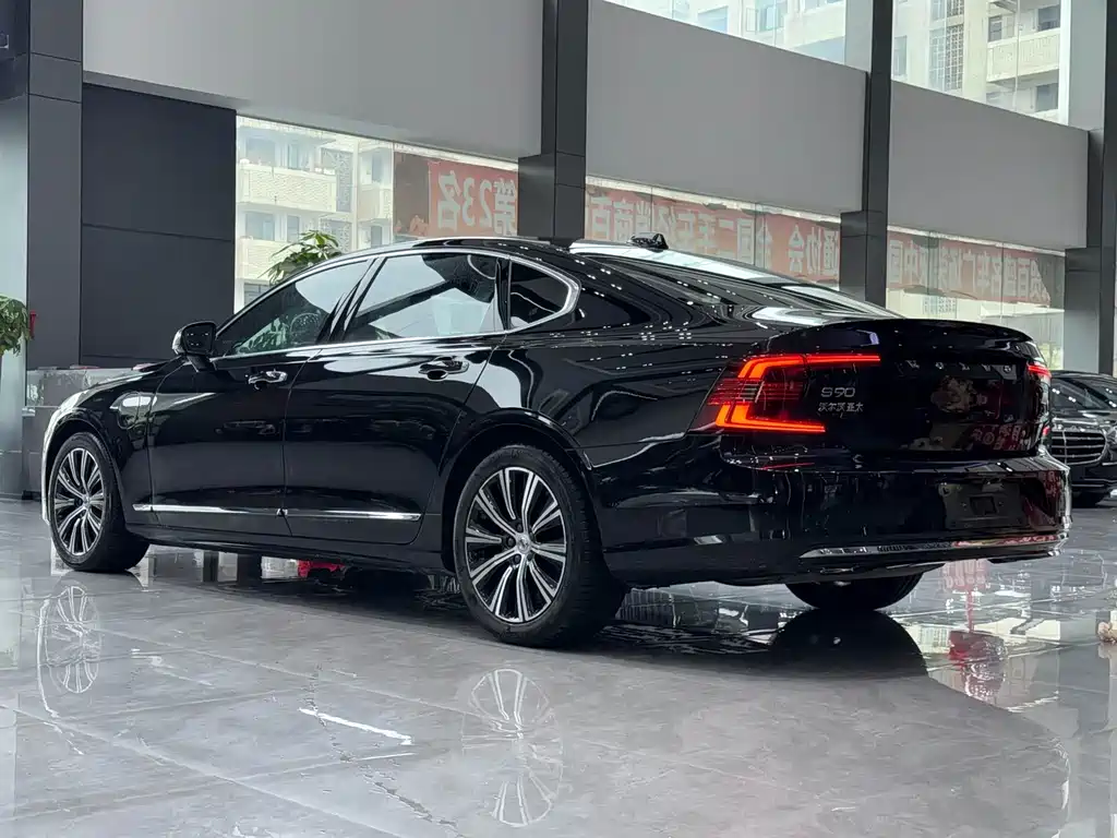 Volvo S90 PHEV — миниатюра 9