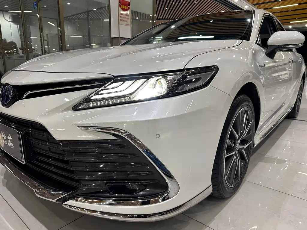 Toyota Camry — миниатюра 17