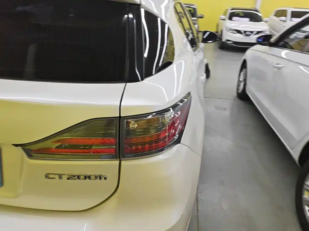 Lexus CT — миниатюра 8