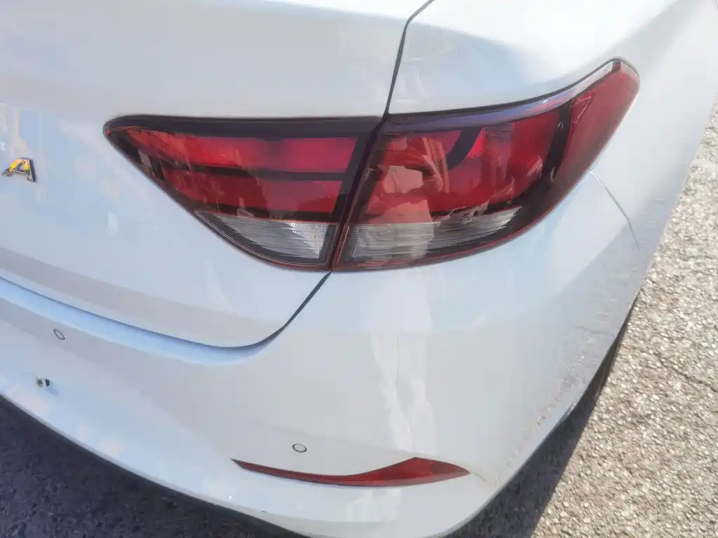Hyundai Elantra — миниатюра 12