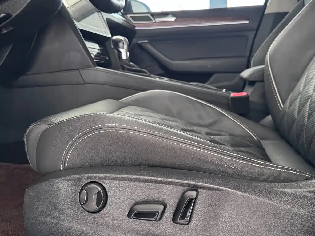 Volkswagen Magotan PHEV — миниатюра 11